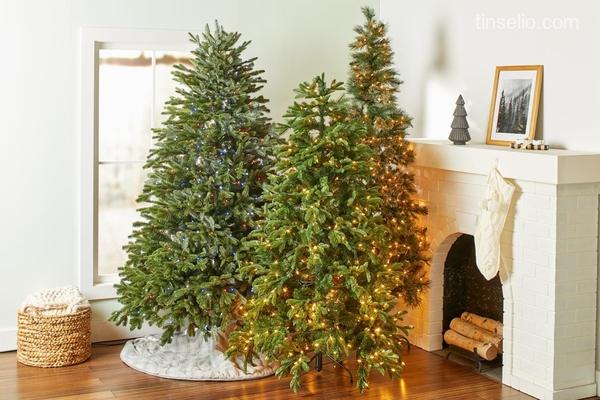 How to choose between real and artificial christmas trees - Tinselio