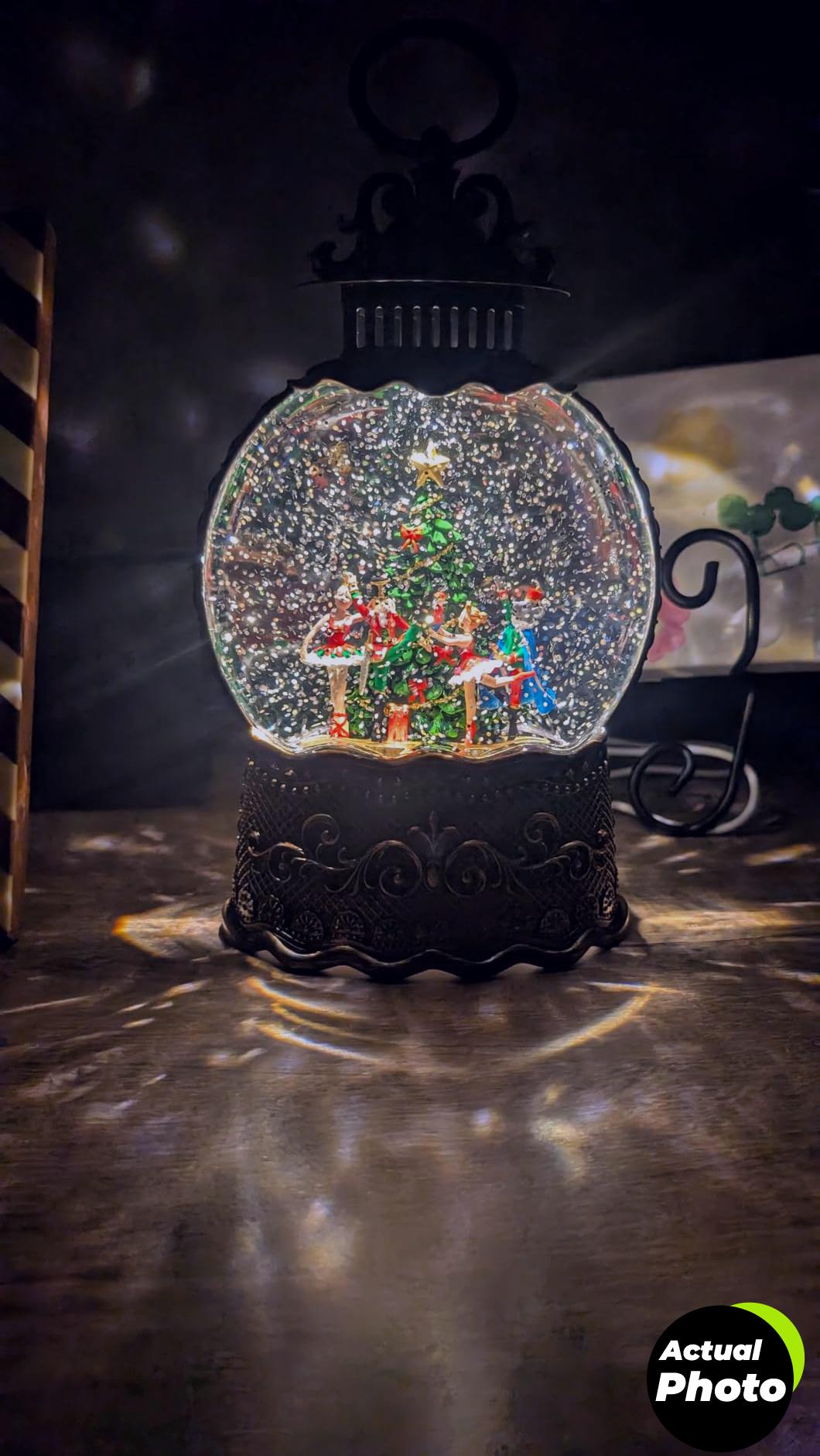 santa-snow-globe-light-up-christmas-decor-foto-2