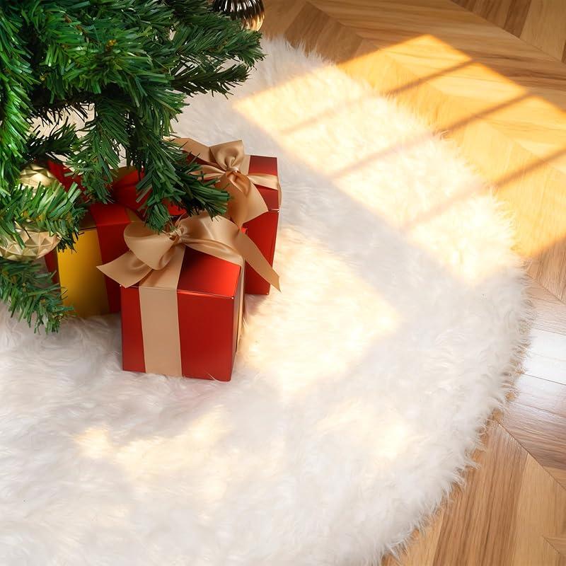Luxurious White Plush Tree Skirt Elevates Your Holiday Decor Effortlessly