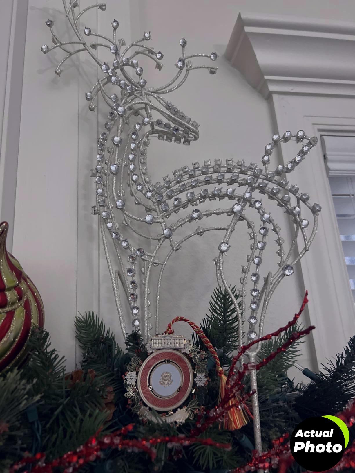 white-house-christmas-ornament-2025-24k-gold-foto-1
