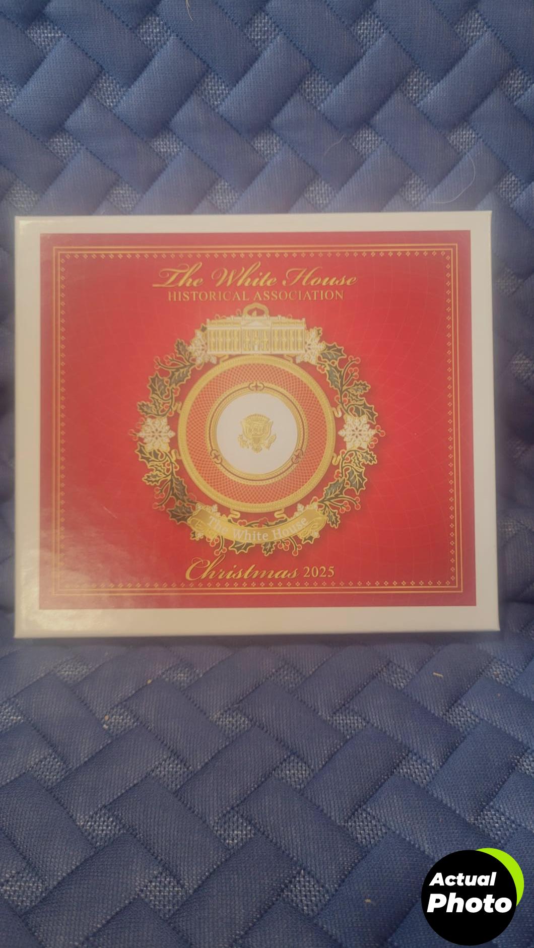 white-house-christmas-ornament-2025-24k-gold-foto-3